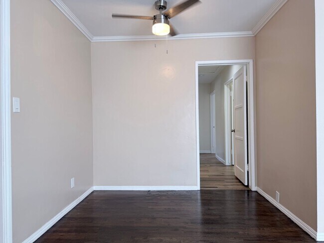 Foto del edificio - 3082 Thurin Ave