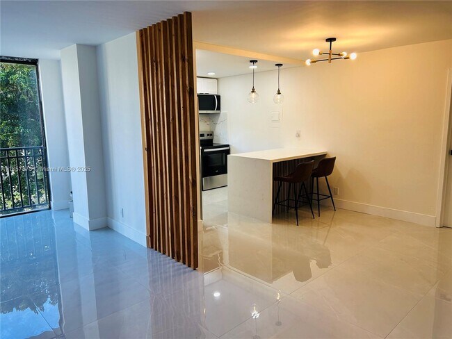 Foto del edificio - 17021 N Bay Rd