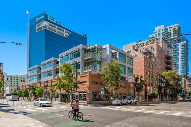 Foto del edificio - Modern East Village Loft at M2i, Small Pet OK! Available Now!