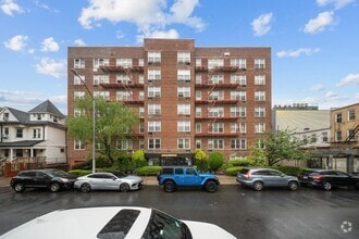 Building Photo - 720 E 31st St