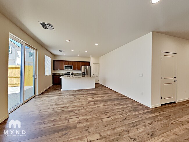 Foto del edificio - 4873 Black Falcon Wy