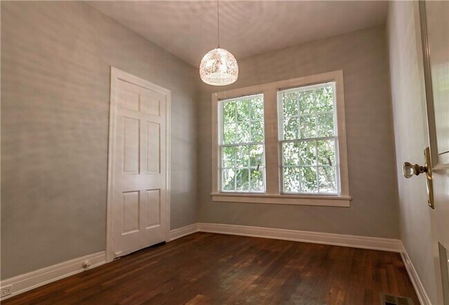 Foto del edificio - 1918 Robbins Pl