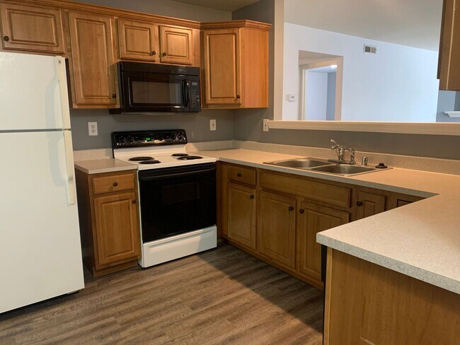Building Photo - 2 bedroom, 1 1/2 bath in Brent Park Condos