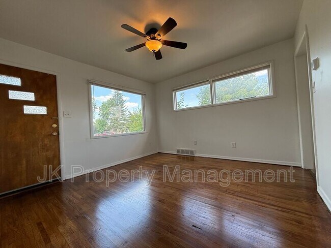 Foto del edificio - 1216 5th Ave NW