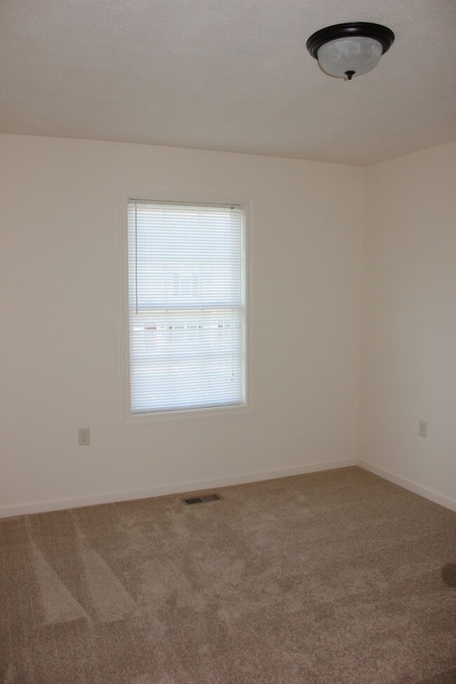 Foto del edificio - 3 Bedroom 2.5 bath Two Level Townhome