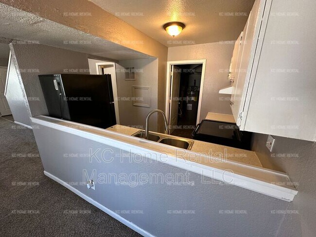 Foto del edificio - 4221 E 60 Terrace