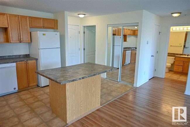 Building Photo - 330 Clareview Station Dr NW