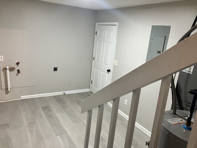 Foto del edificio - 145 Viking Dr