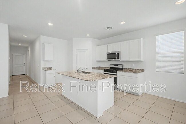 Building Photo - 15543 W Desert Hollow Dr
