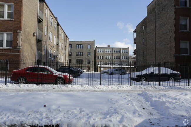 Building Photo - 2101 E 67th St