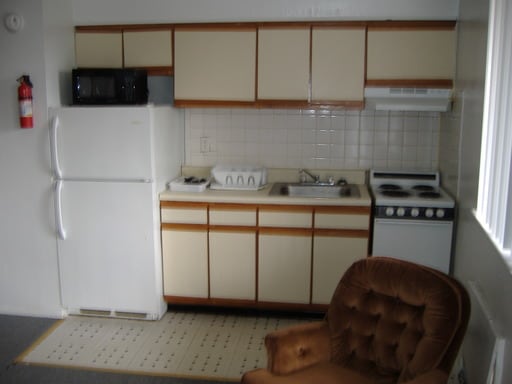 Building Photo - 401 W Walnut Ln