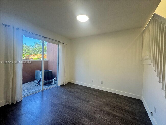 Foto del edificio - 5004 S Harbor Isles Dr