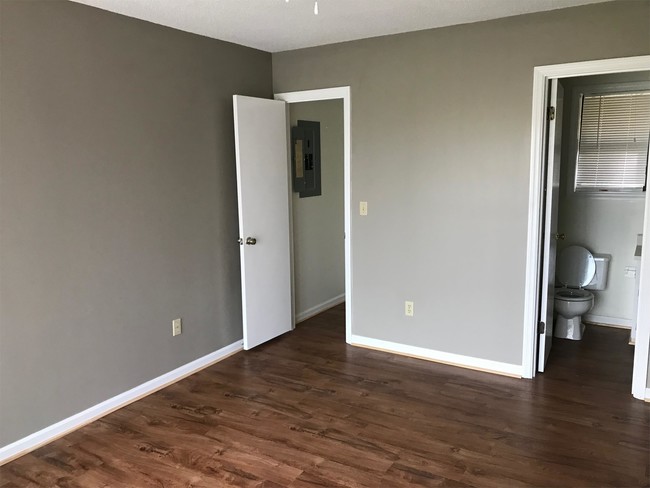 Building Photo - 394 Lake Ridge Dr