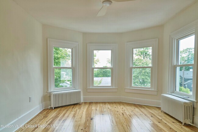Foto del edificio - 35 Mill Hill Rd