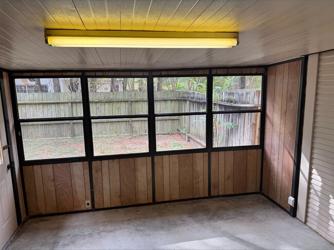 Building Photo - 1702 Hazelwood St