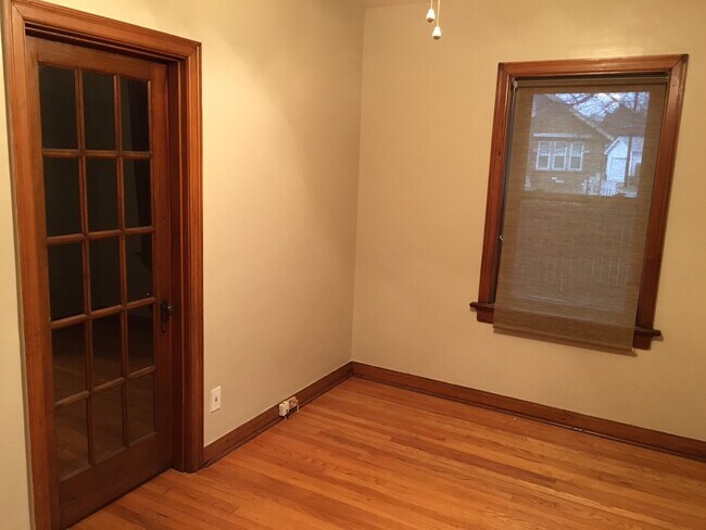 Den / Sun Room. - 6000 Carlsbad Avenue