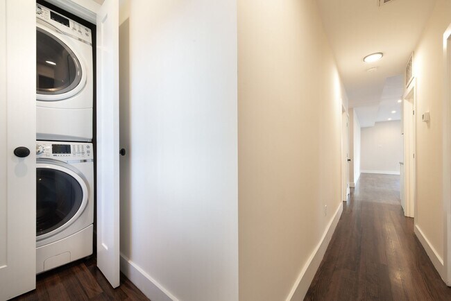 Building Photo - Duplex 4 bed 2 bath - Savin Hill - 9/1 (NO...