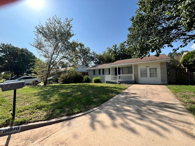 Foto del edificio - 5808 NW Kinyon Ave