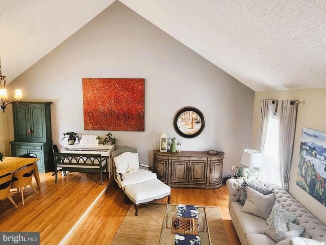 Foto del edificio - 14912 Emory Ln