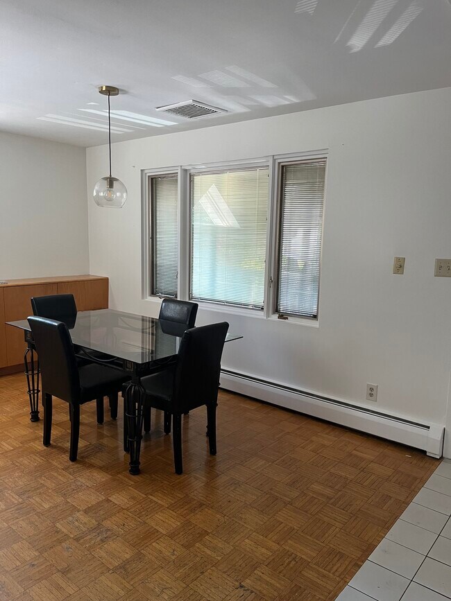 Large Eat In Kitchen - 511 Farmington Ave
