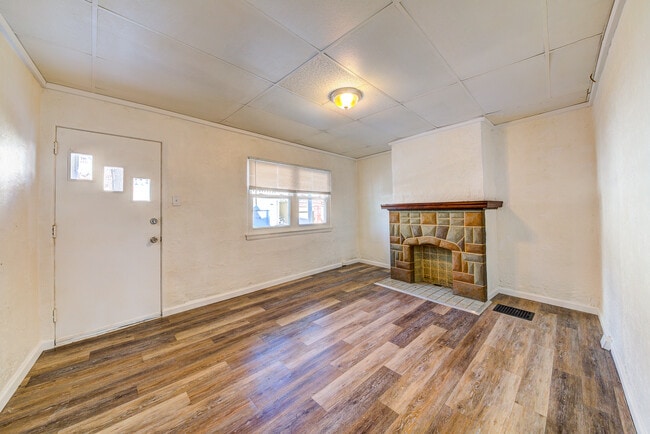 Building Photo - Available JUNE 2026 - Spacious 3 Bedroom Home w/ Central Mt Washington Location!
