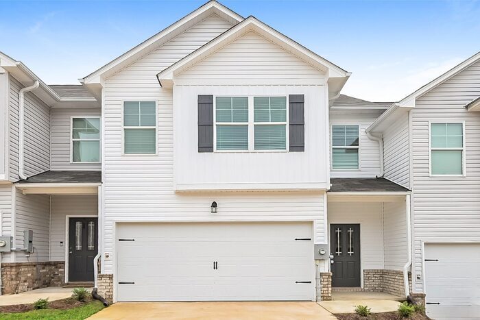 Foto principal - Townhome for rent in Calera!