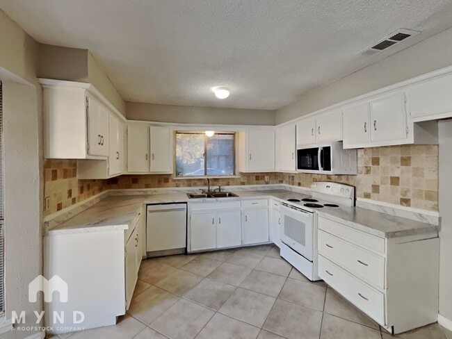 Building Photo - 312 Towne House Ln