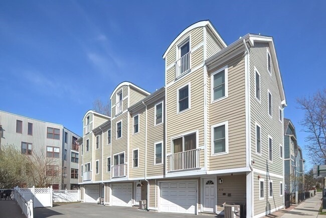 Building Photo - 475 Concord Ave