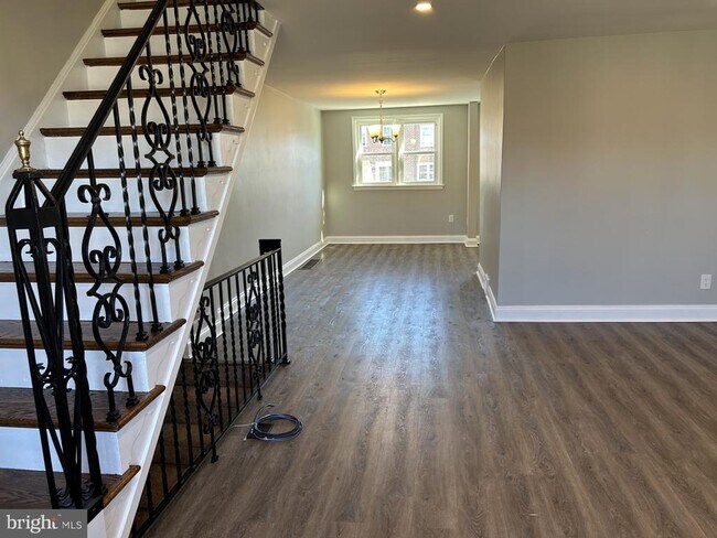 Foto del edificio - 737 Surrey Ln