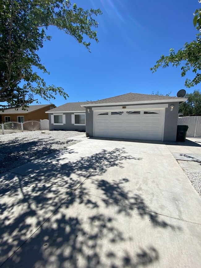 Foto del edificio - 10231 Lawson Ave