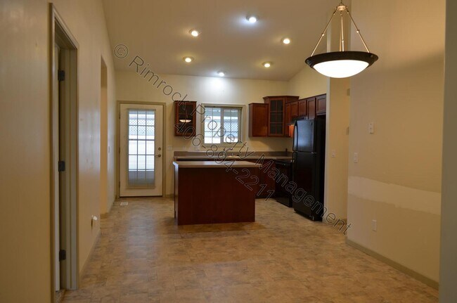 Building Photo - 3 Bedroom House in a quiet community