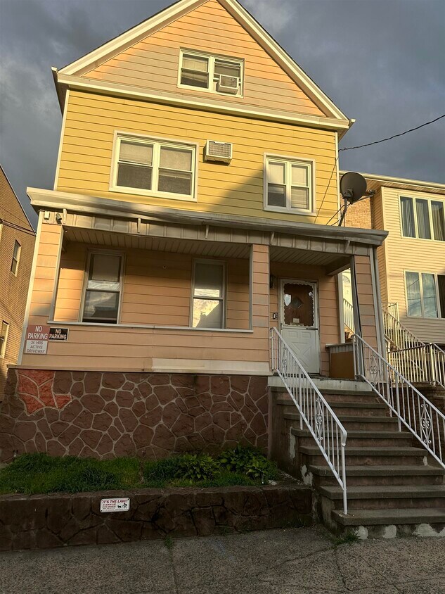 Primary Photo - 474 Avenue A