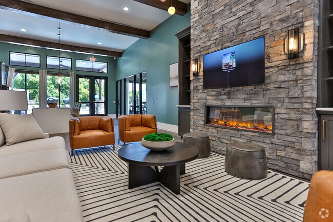 Clubhouse Lounge - Emerald Knoxville Apts.