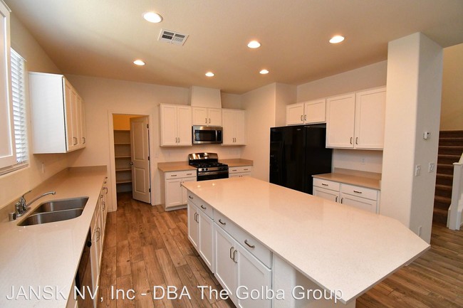 Building Photo - 4 br, 3.5 bath House - 7020 Solana Ridge Dr