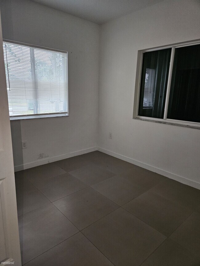 Building Photo - 3 br, 2 bath House - 2401 NW 80th St # 239...
