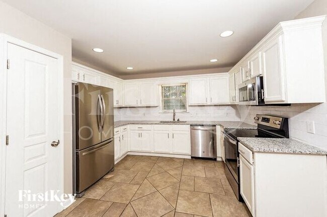 Building Photo - 105 Whispering Way