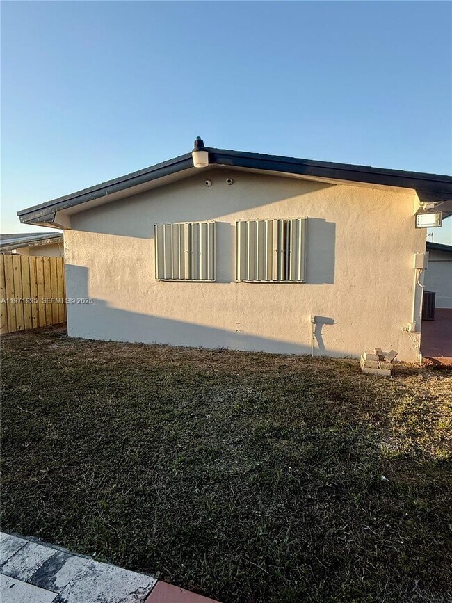 Foto del edificio - 7910 NW 12th St