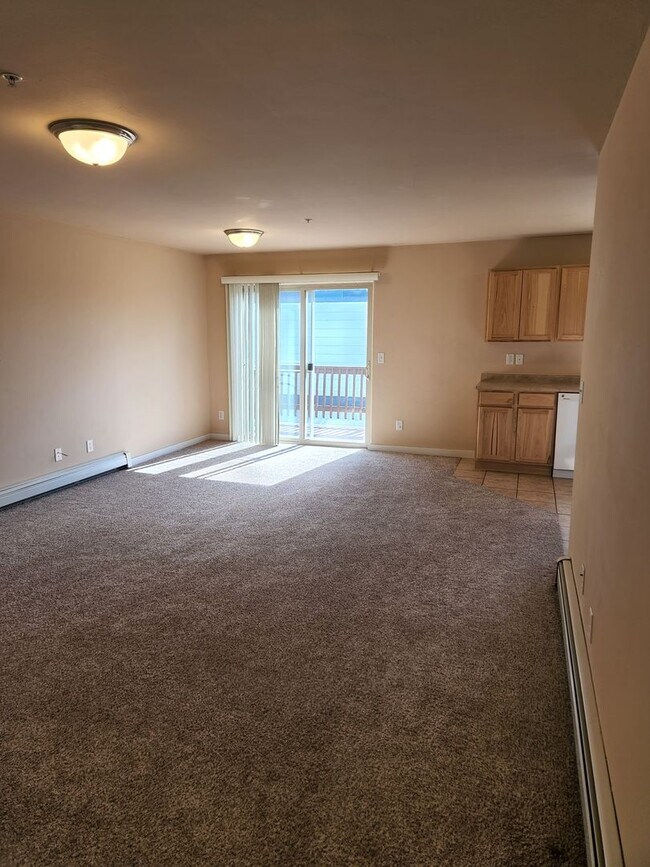 Building Photo - 3 Bedroom Condo in Belgrade
