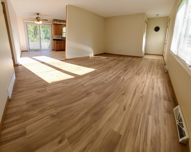 Foto del edificio - 6474 Ash St