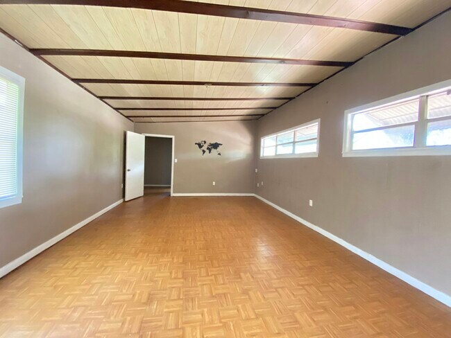 Foto del edificio - 1008 Meadows Ave