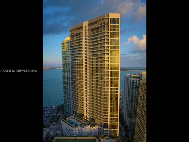 Building Photo - 1300 Brickell Bay Dr