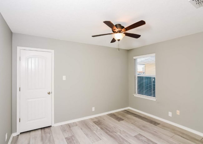 Foto del edificio - 7132 Ranch Hill Dr