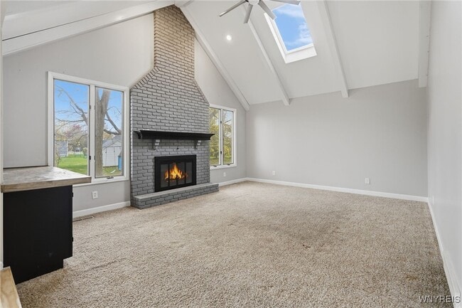 Building Photo - 8221 Clarence Ln N