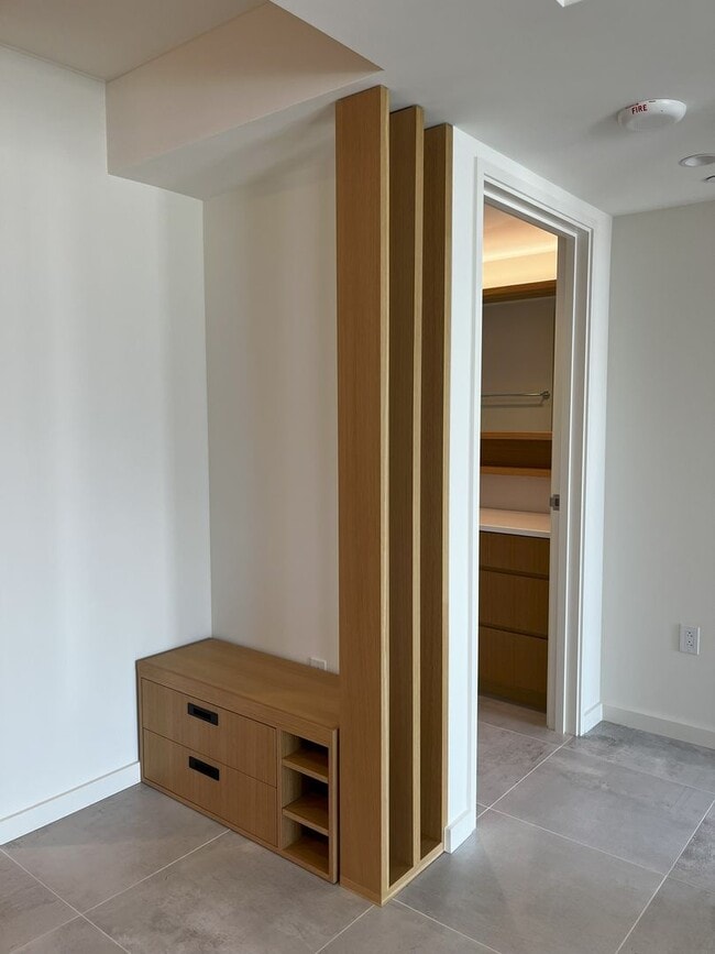 Foto del edificio - SKY ALA MOANA ONE BEDROOM AVAILABLE NOW