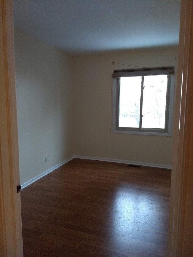 Foto del edificio - 330 E Forest Knoll Dr