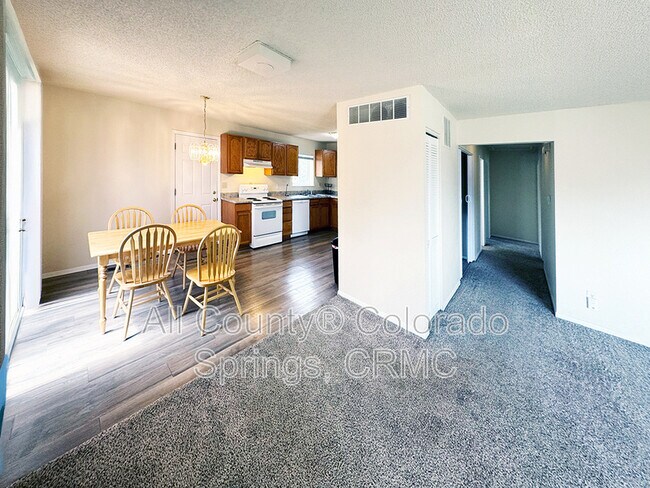 Photo - 1773 Chautauqua Dr House