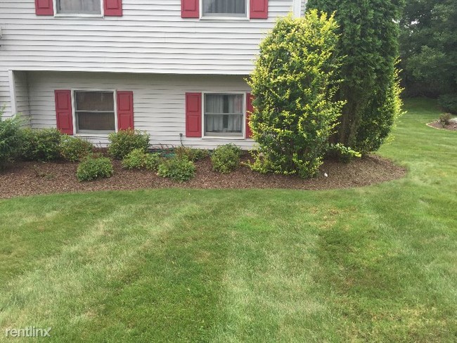 Building Photo - 3 br, 3 bath House - 36 Barnum Rd.