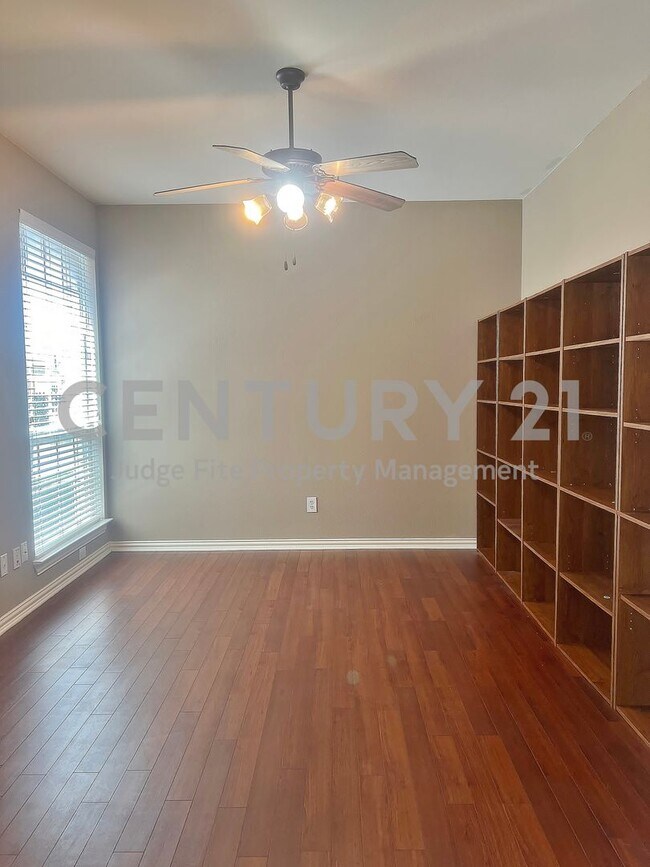 Building Photo - Spacious 2-Story 5/4/2 on Cul-de-sac in Ga...