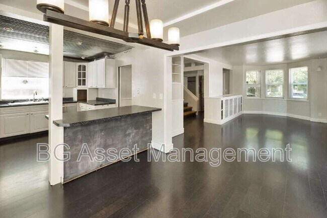 Foto del edificio - 2359 Prune St