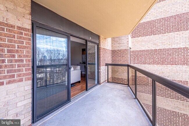 Building Photo - 8370 Greensboro Dr
